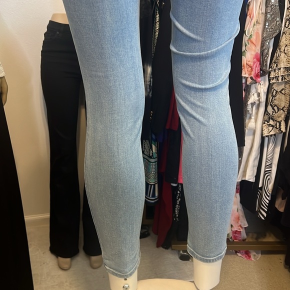 301 J Brand Light Wash Skinny Jeans 25 {25”-26.5”} 27”Ins - Picture 7 of 8